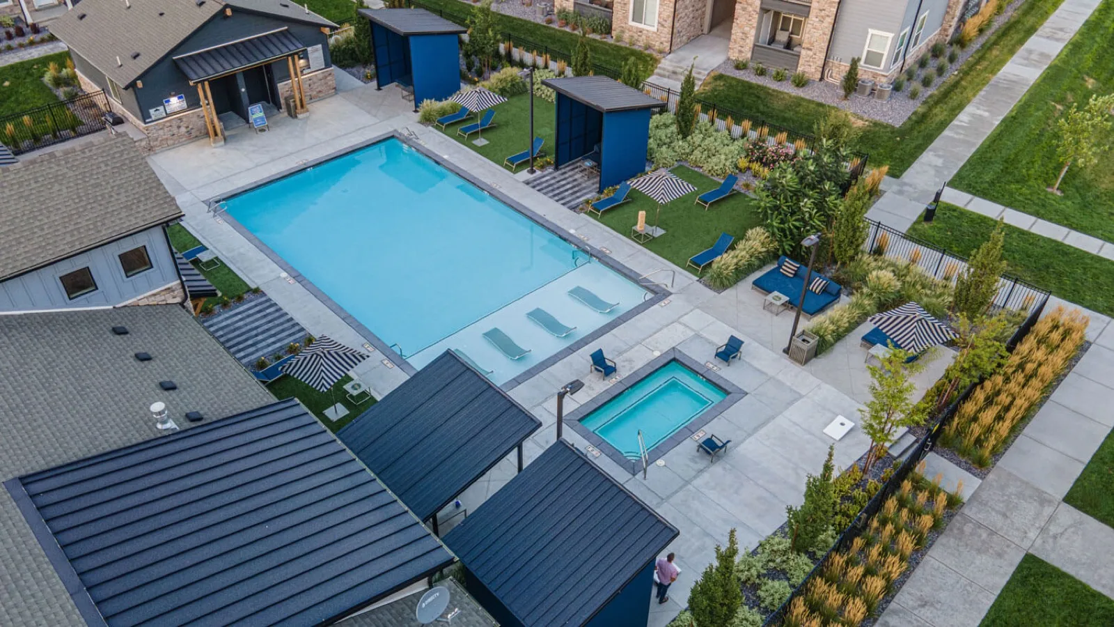The pool deck · Parc on 5th