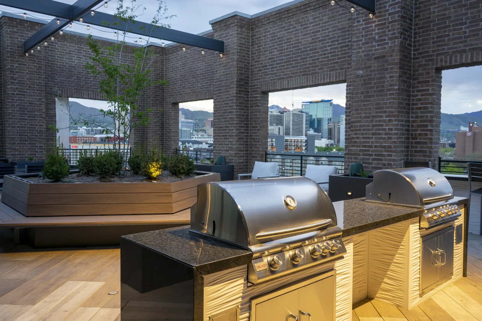 The rooftop, every angle, photo 2 of 6