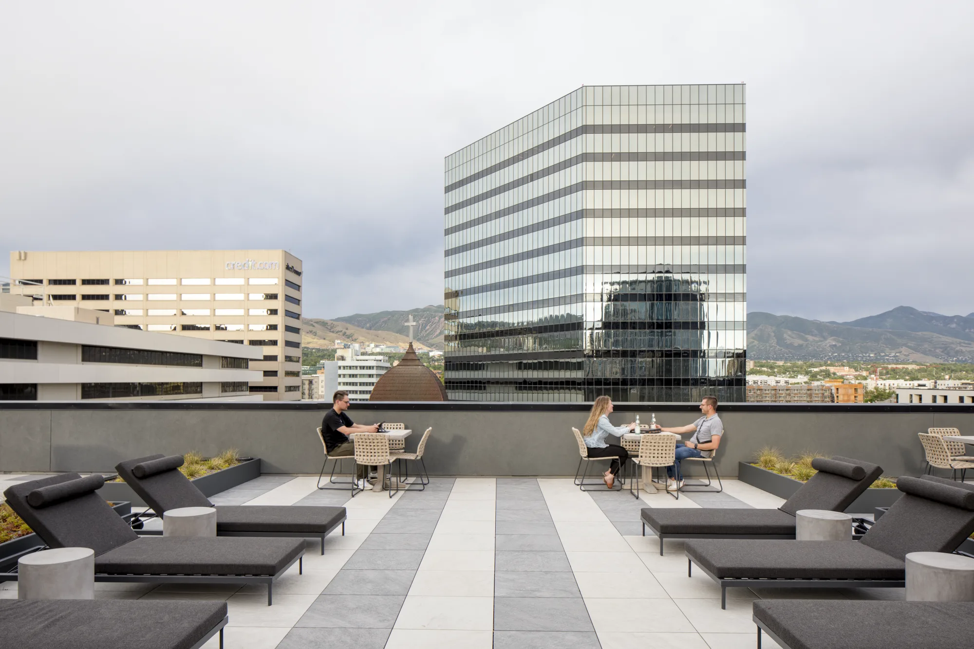 The sun lounge, layered into the deck